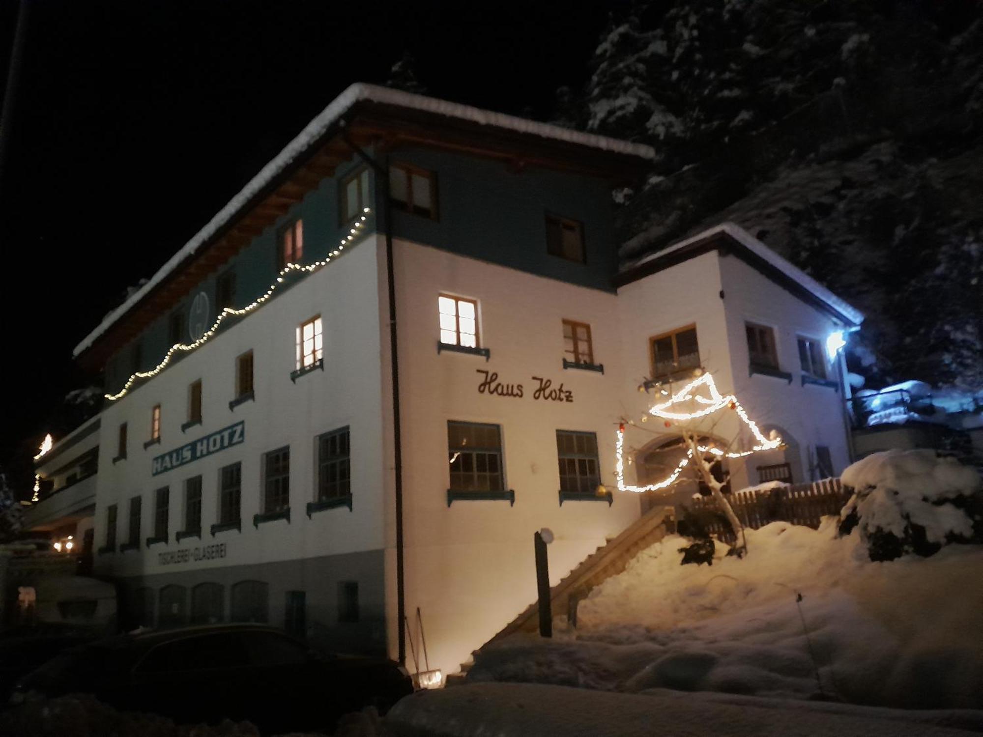Haus Hotz Apart Talblick Grins Exterior photo