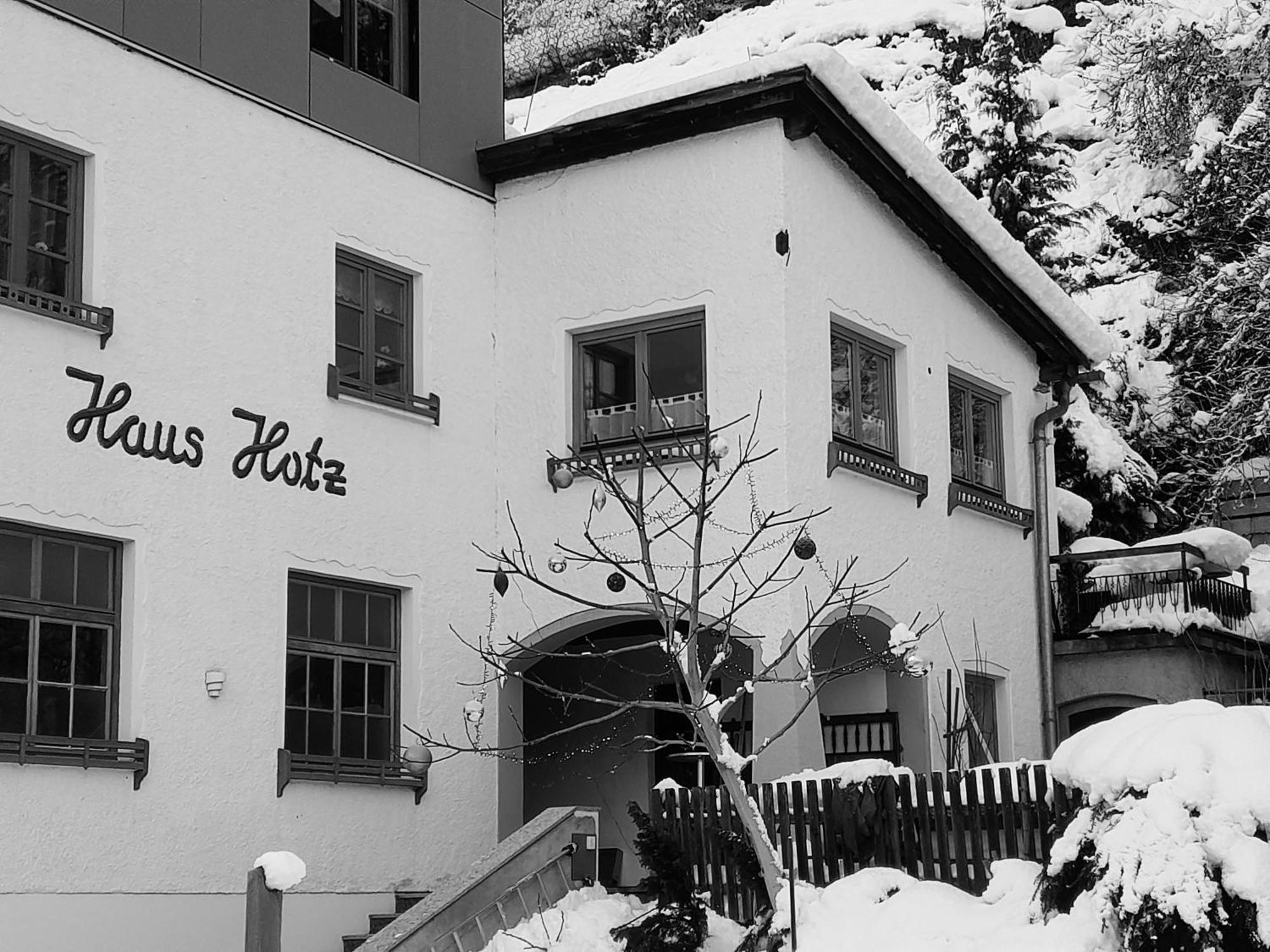 Haus Hotz Apart Talblick Grins Exterior photo